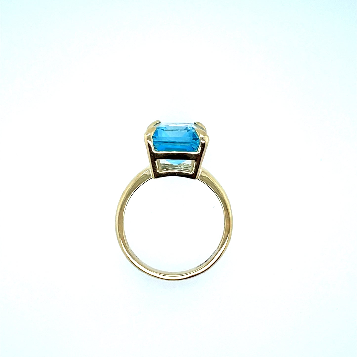 9ct Gold Sky Blue Topaz Cocktail Ring GRX294