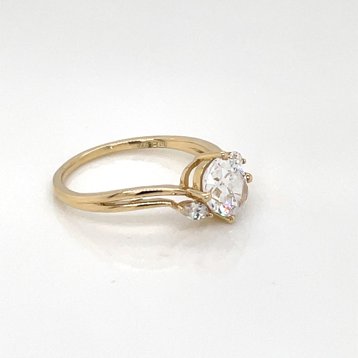 9ct Gold CZ Oval & Marquise Offset Ring GRZ335