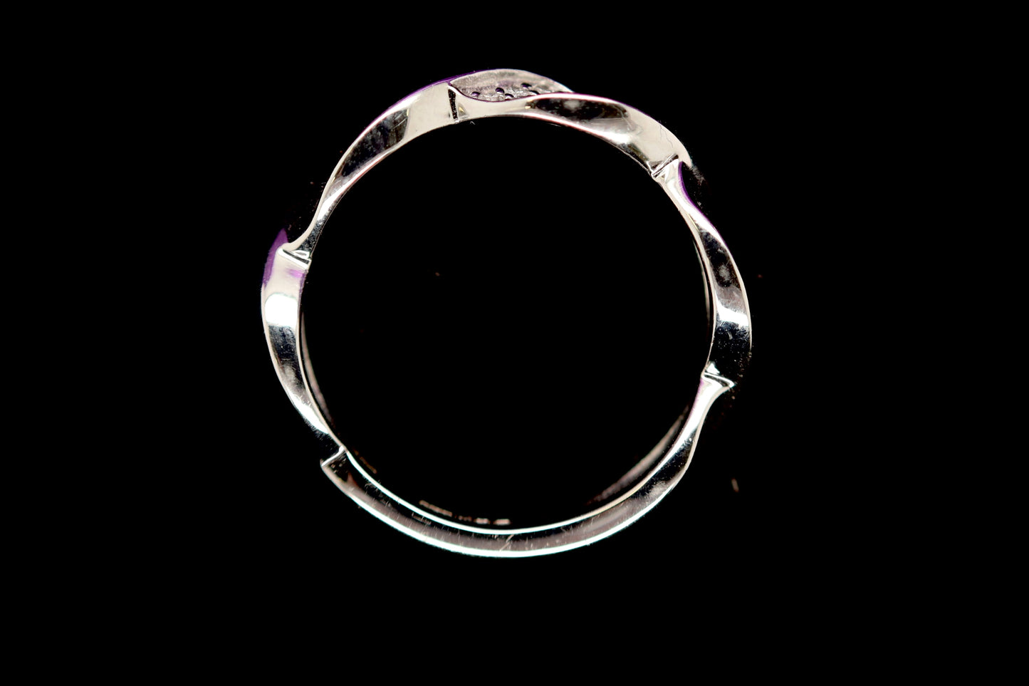 18ct White Gold Diamond Twist Ring DR013