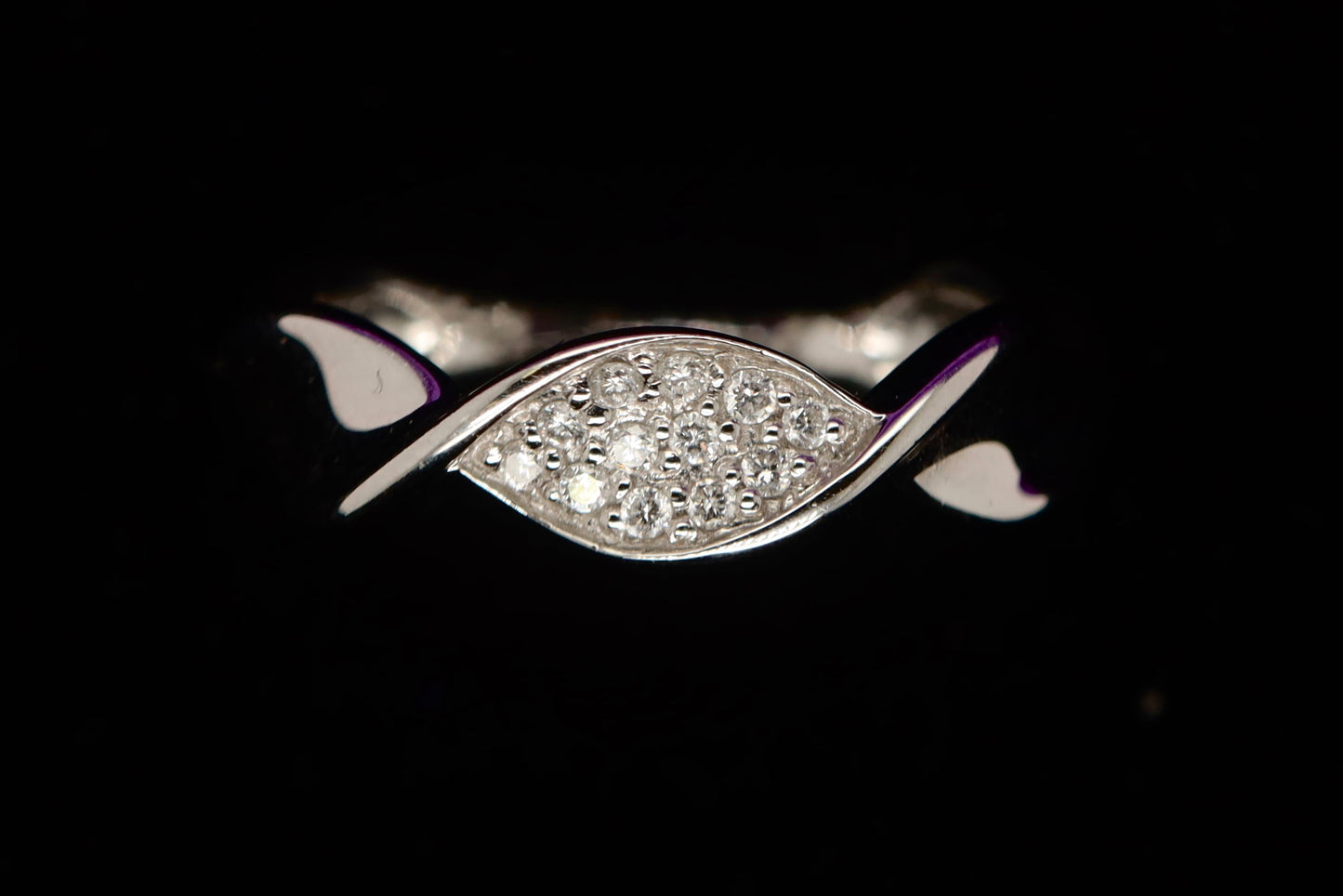 18ct White Gold Diamond Twist Ring DR013