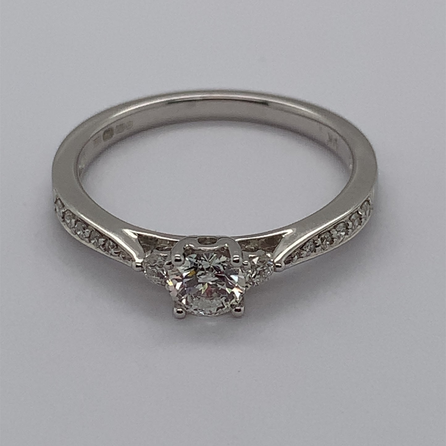 9ct White Gold Diamond Solitaire Ring with Side Diamonds Z217