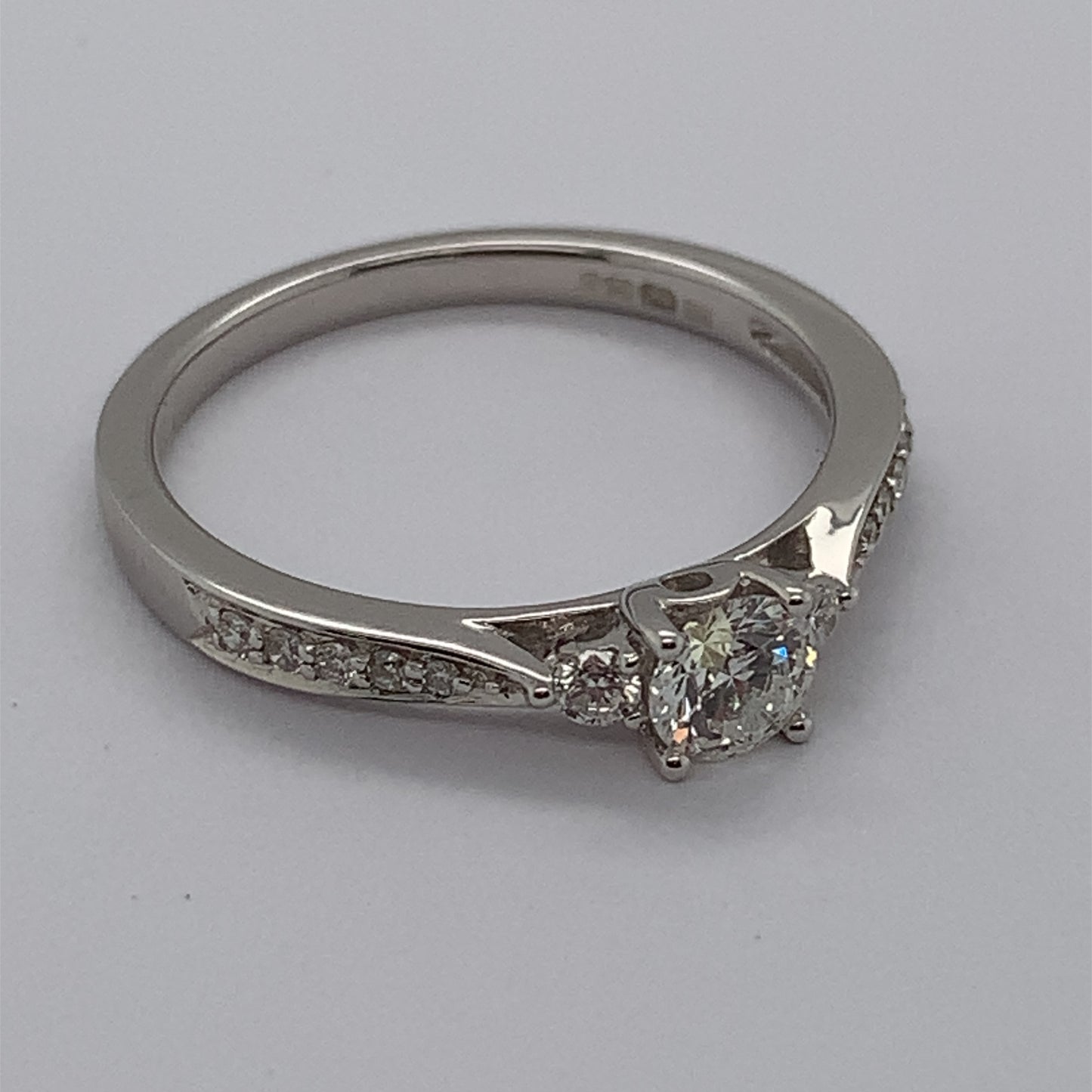 9ct White Gold Diamond Solitaire Ring with Side Diamonds Z217