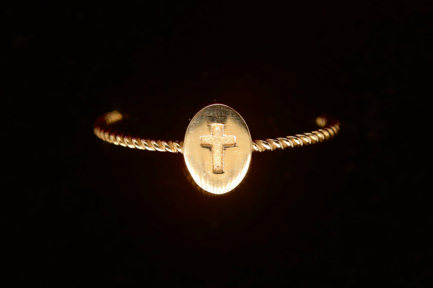 9ct Yellow Gold Oval Cross Roped Ring GR311