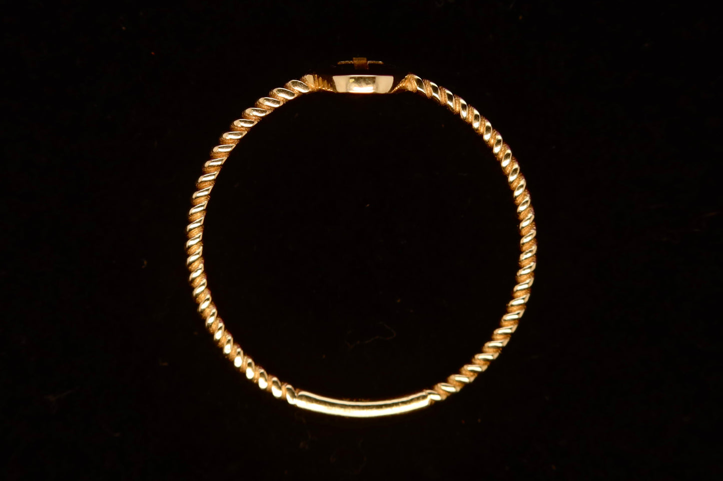 9ct Yellow Gold Oval Cross Roped Ring GR311