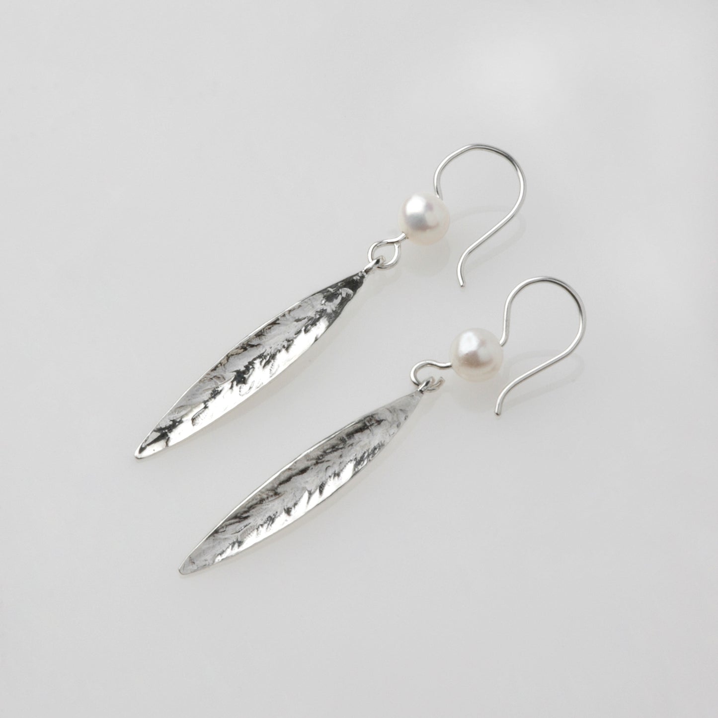 Martina Hamilton Leaf Earring with Pearl LFC1B