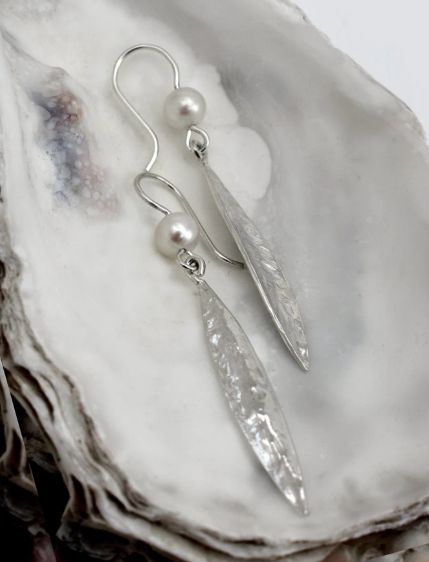 Martina Hamilton Leaf Earring with Pearl LFC1B