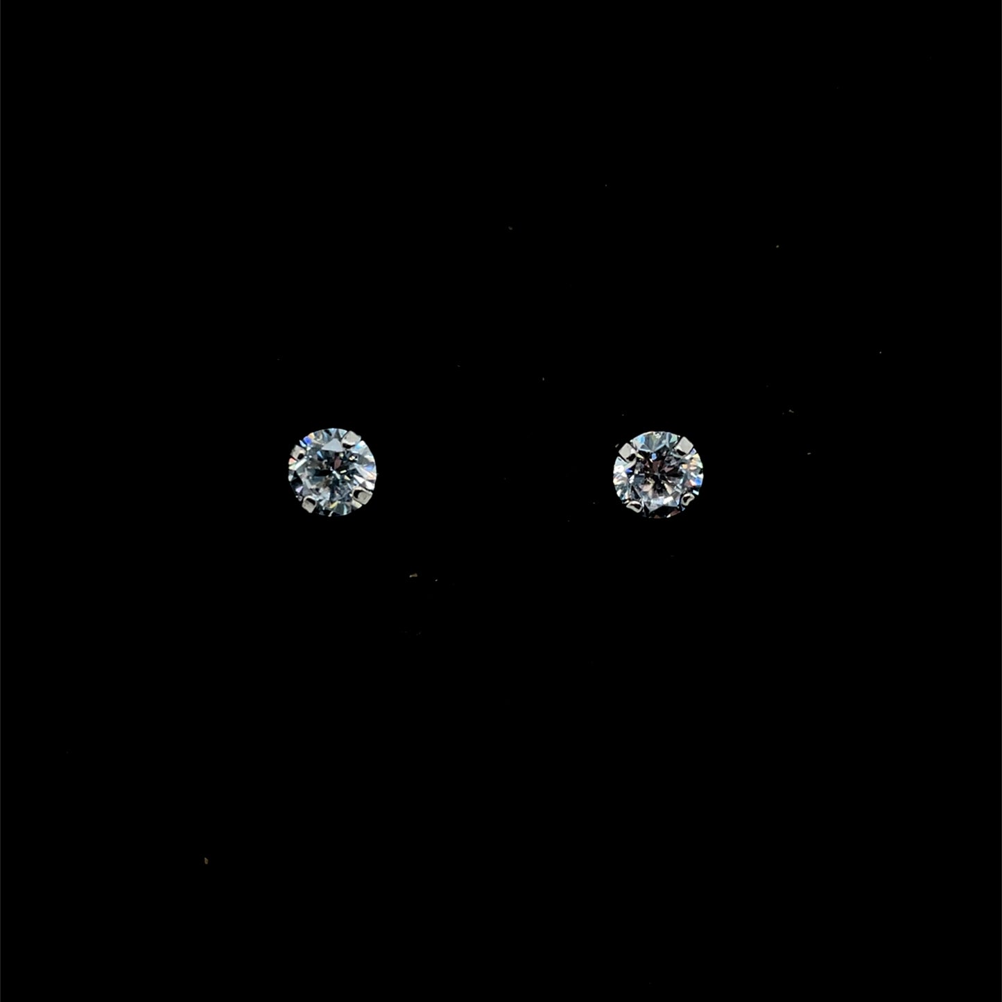 9ct White Gold 4mm CZ 4-Claw Stud Earrings WEZ068
