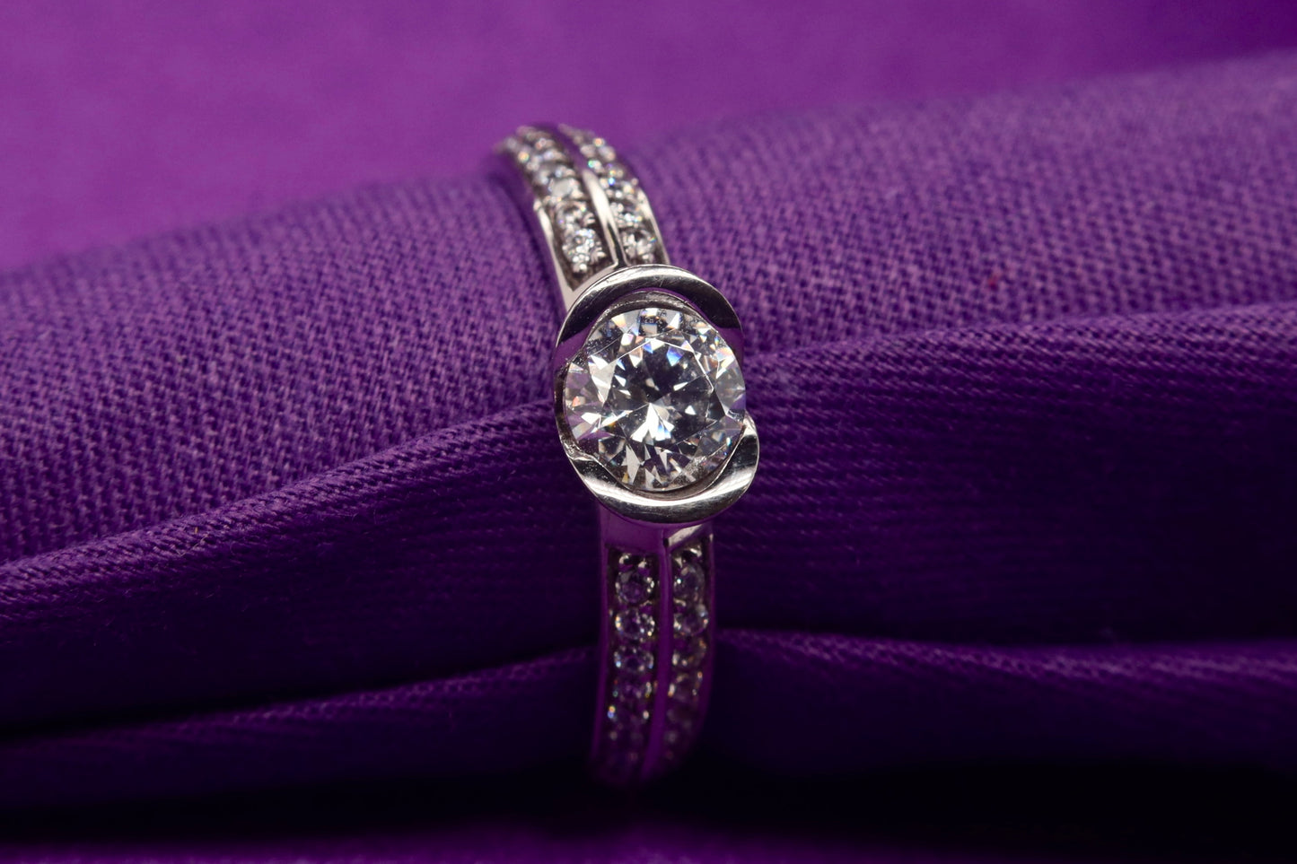 9ct White Gold CZ Ring WRZ119