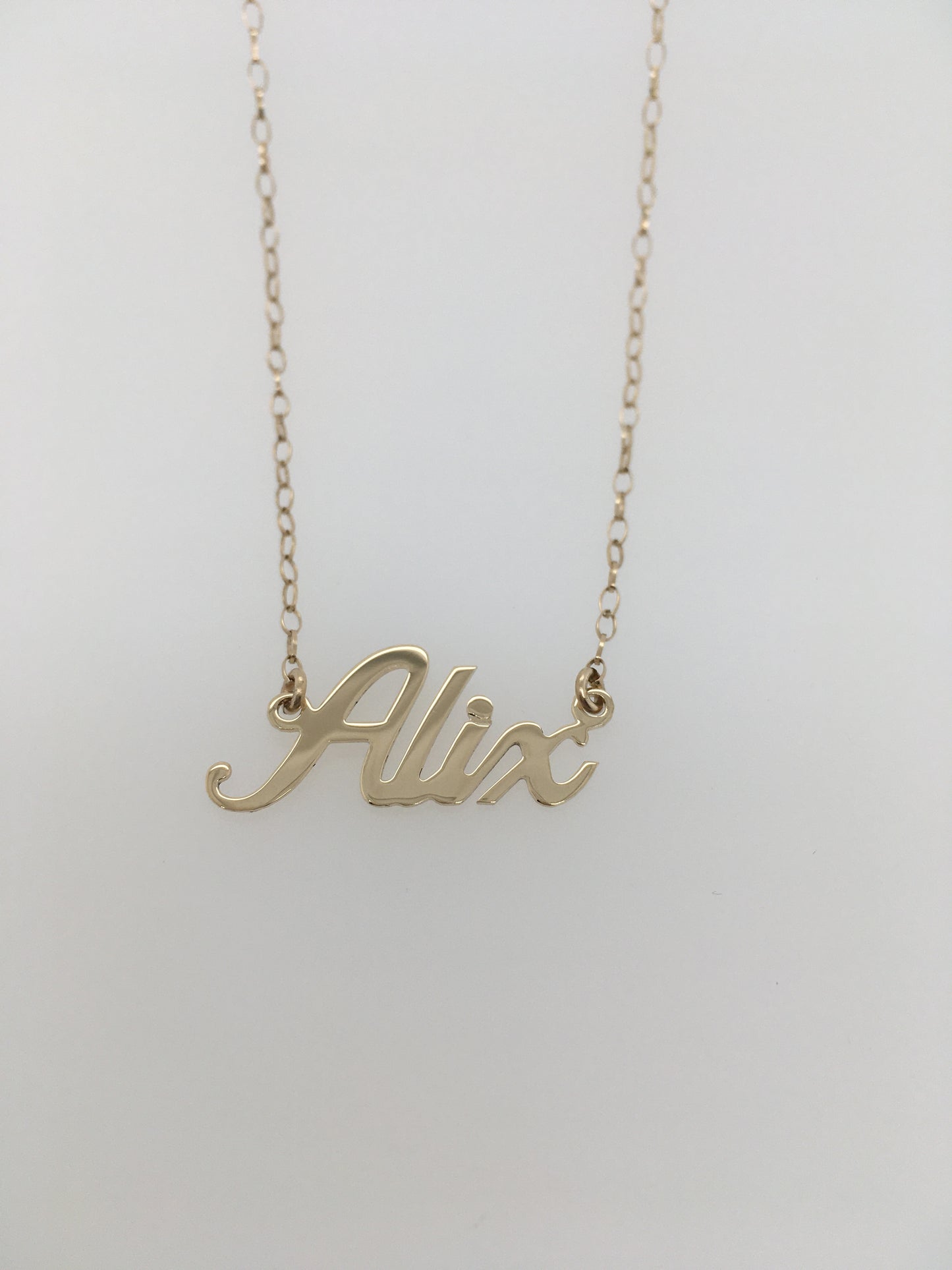 9ct Yellow Gold Script Name Pendant 9NP03