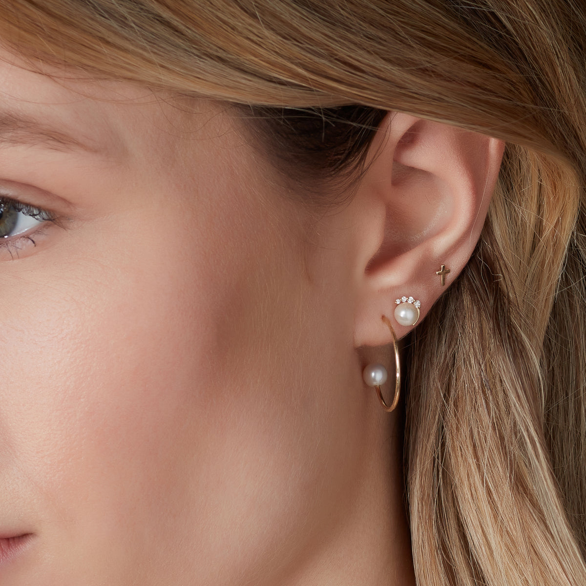 9ct Gold Hoop with Freshwater Pearl Tip GEP311