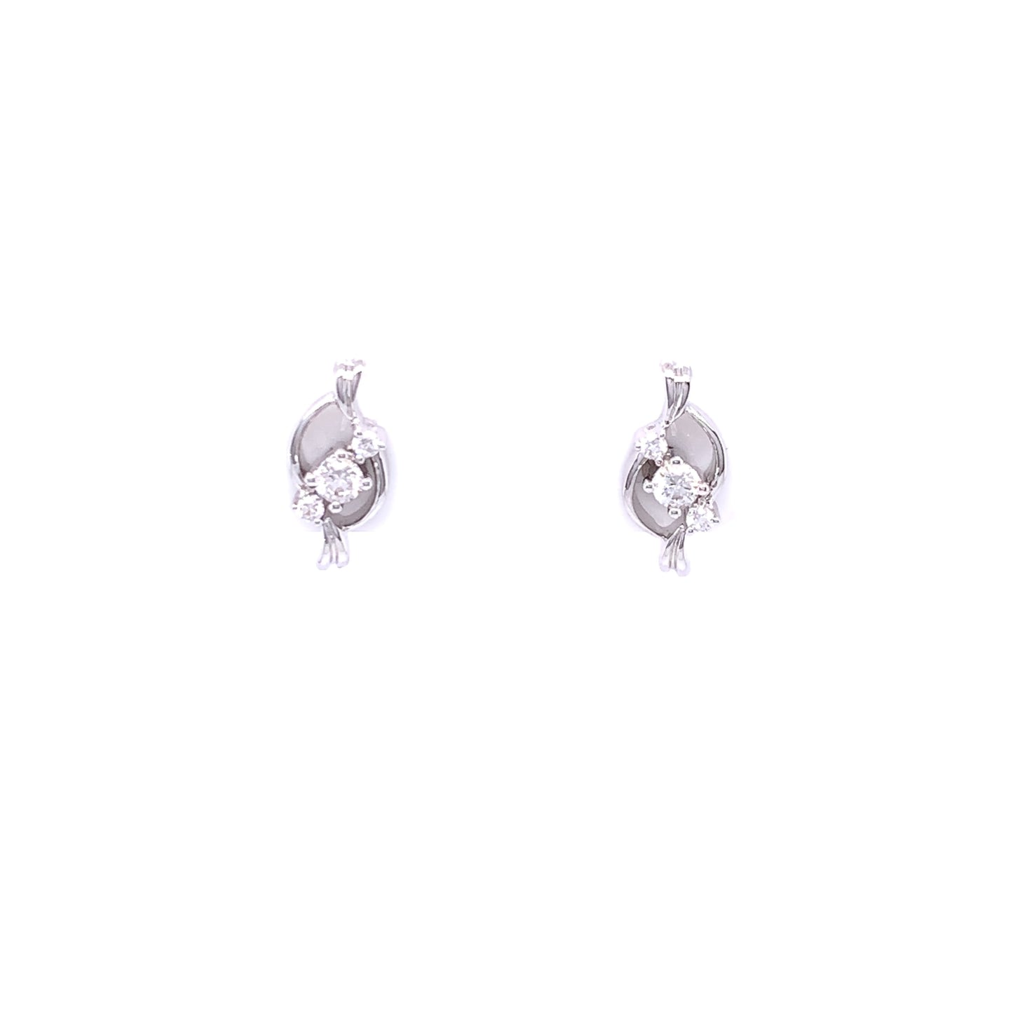 18ct White Gold Diamond Trilogy Twist Stud Earrings DE075
