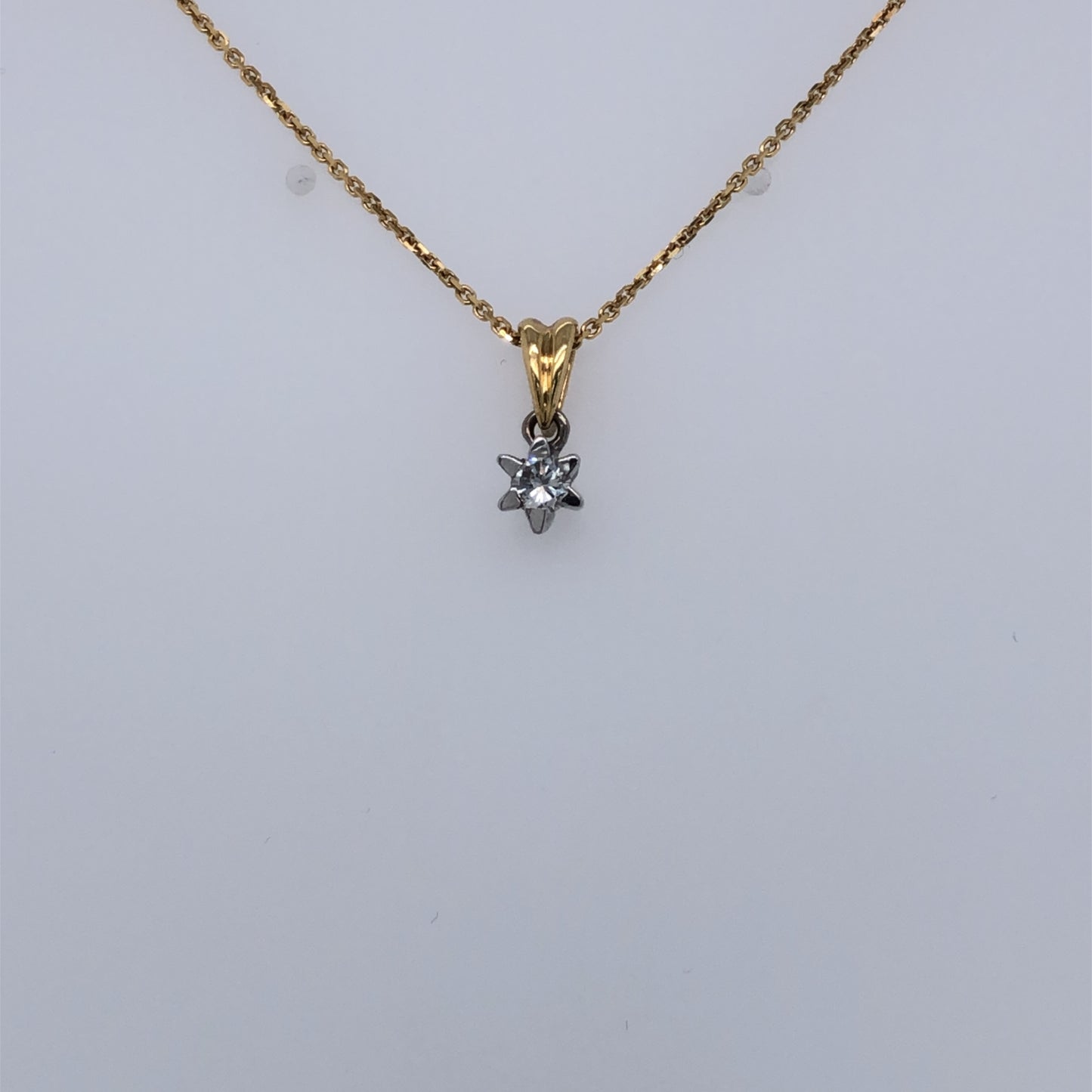 18ct Gold 0.14ct Diamond Star Solitaire Pendant