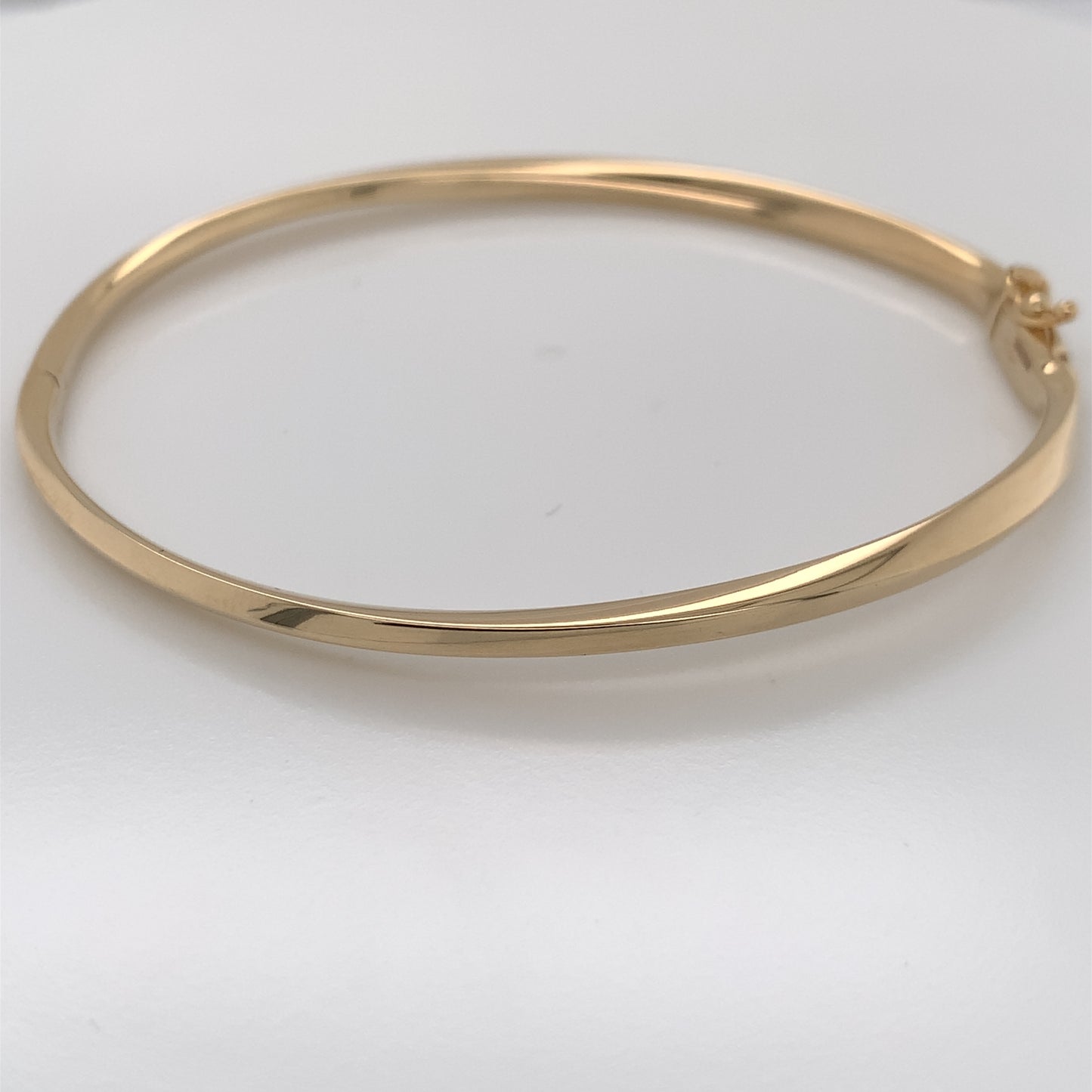9ct Gold 3mm Twist Oval Bangle GB457