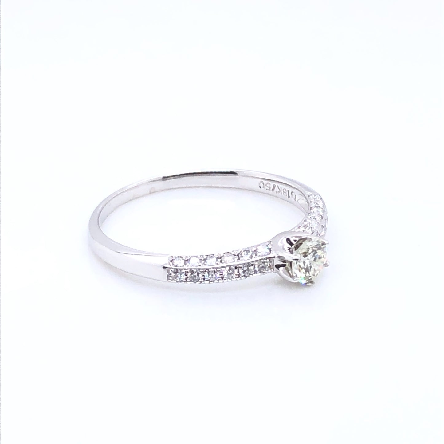 18ct White Gold Diamond Solitaire Ring