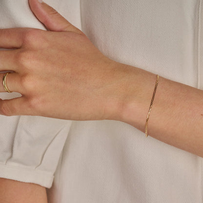 Blush Bracelet with a fine figaro link in 14k gold 2261YGO