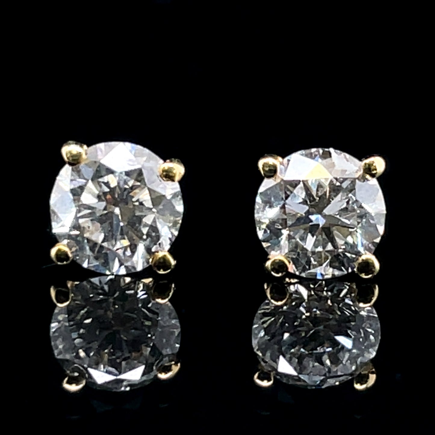 9ct Yellow Gold Lab Grown 1.00ct Diamond Stud Earrings DE130