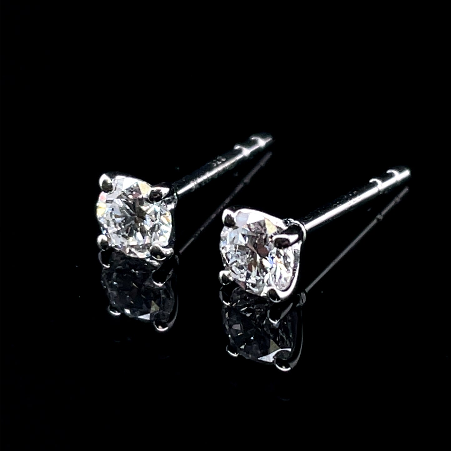 9ct White Gold Lab Grown 0.62ct Diamond Stud Earrings DE129