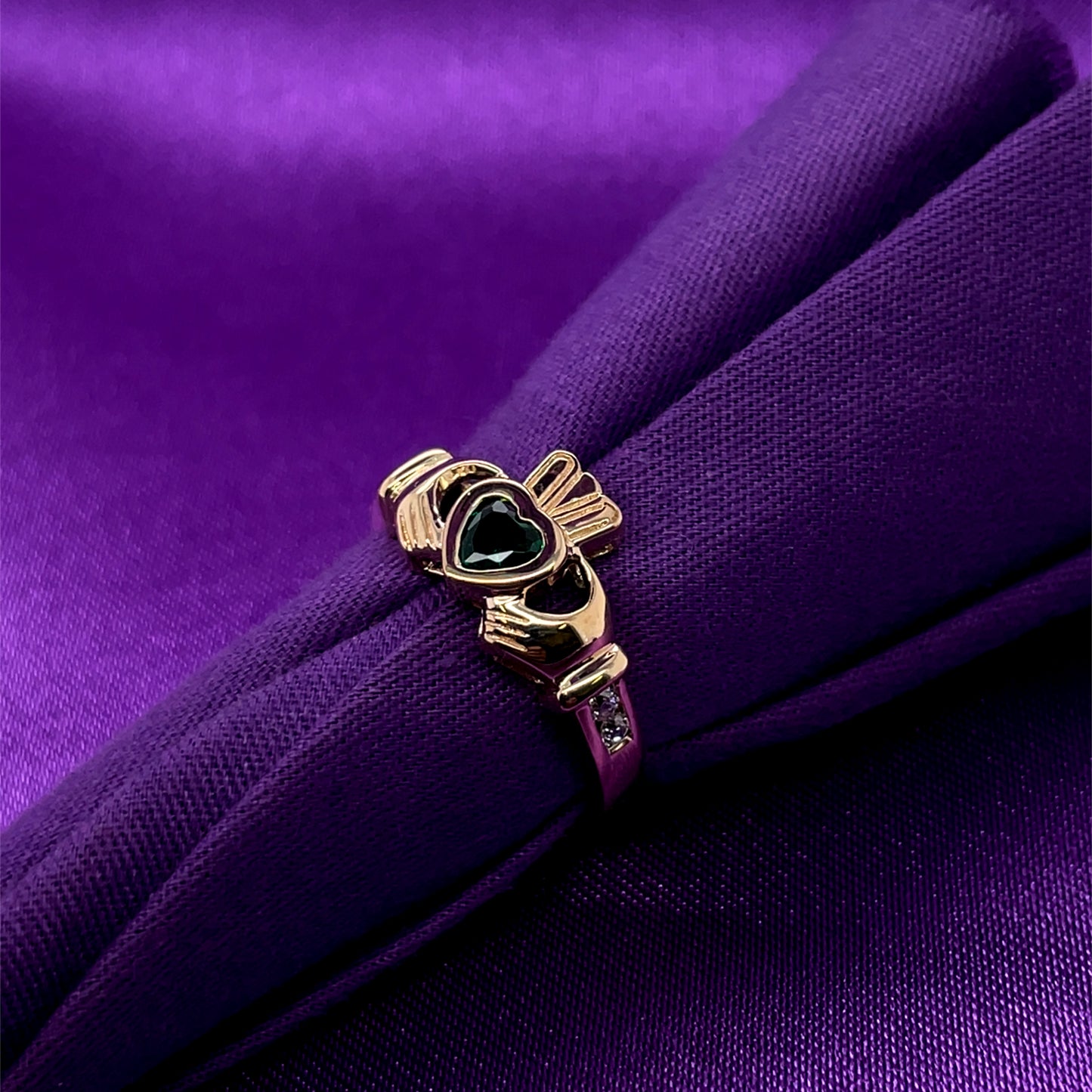 9ct Gold Emerald Cubic Zirconia Claddagh Ring GR501