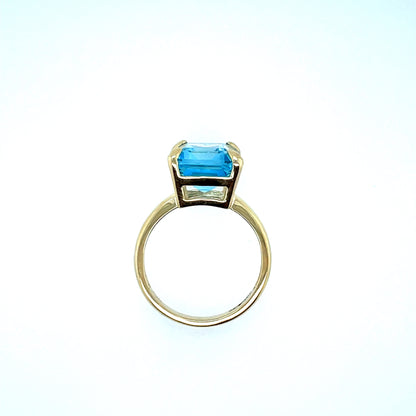9ct Gold Sky Blue Topaz Cocktail Ring GRX294