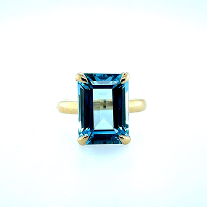 9ct Gold Sky Blue Topaz Cocktail Ring GRX294