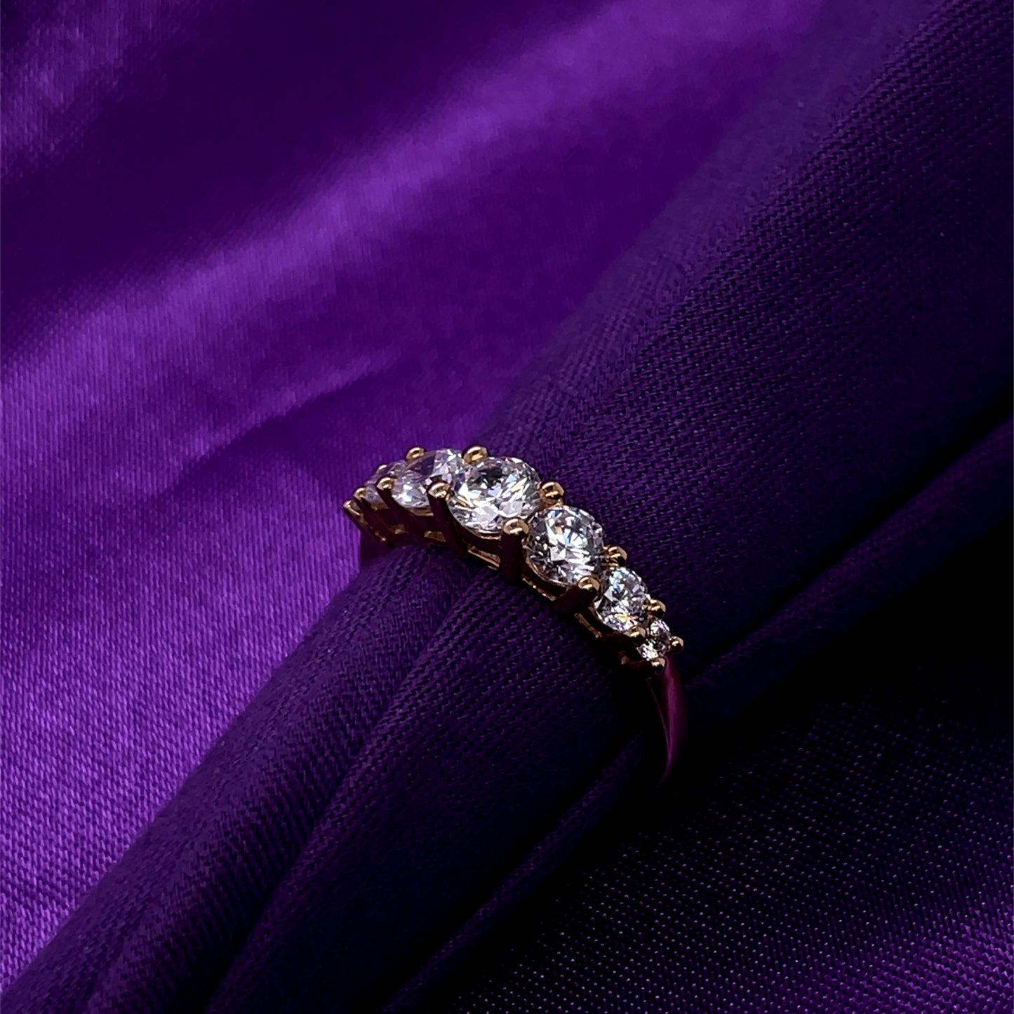 9ct Gold Graduated 7 CZ Ring GRA114