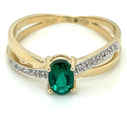 9ct Gold  Created Emerald & CZ Kiss Ring GRE124