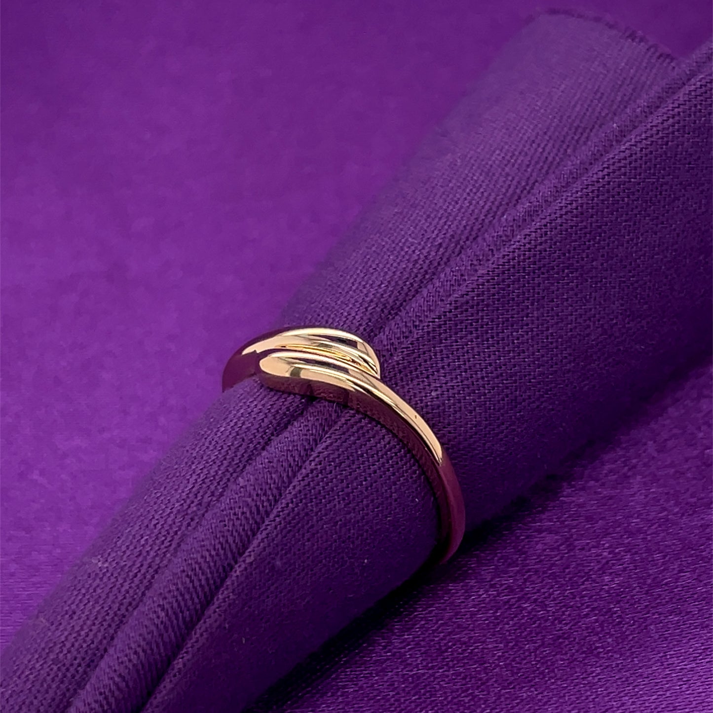 9ct Gold Crossover Ring GR468