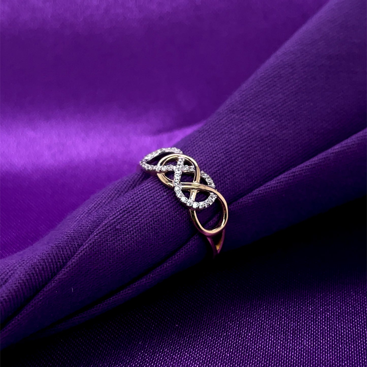 9ct Gold Celtic Knot CZ Ring GRZ371