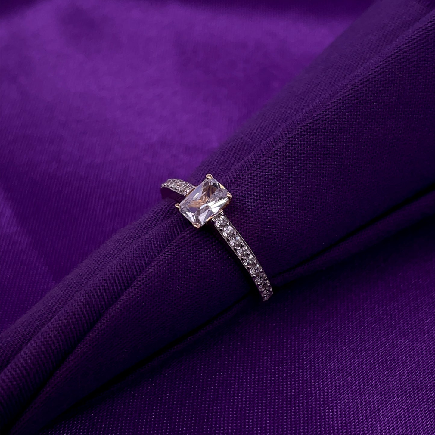 9ct Gold CZ Rectangular Ring GRZ358