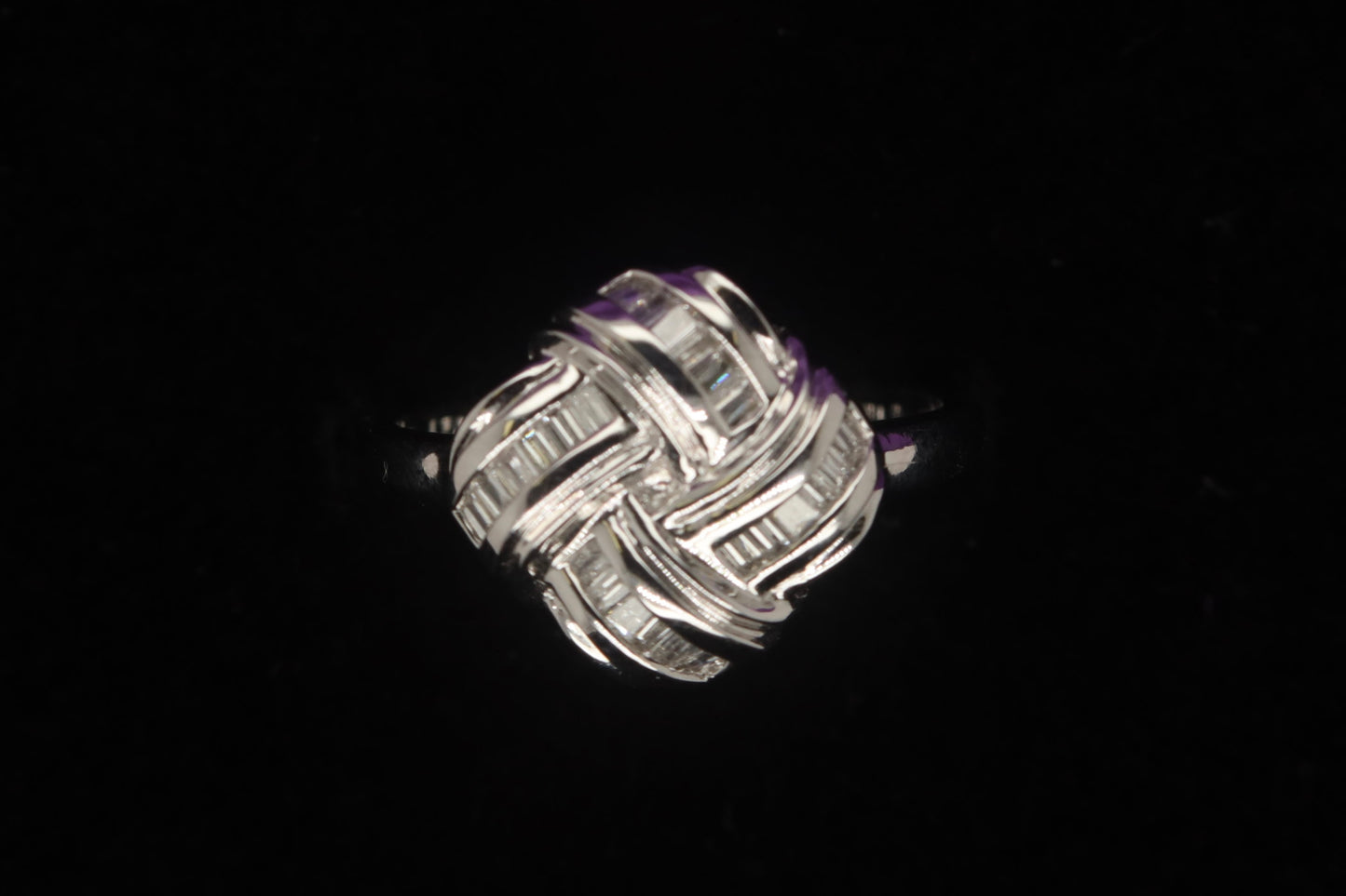 18ct White Gold Diamond Knot Ring DR016