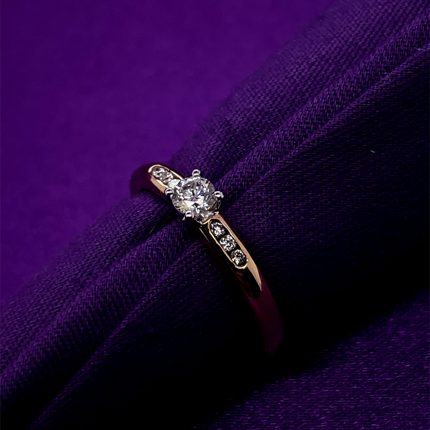 9ct Gold Diamond Solitaire Ring Channel-set Shoulders Z030