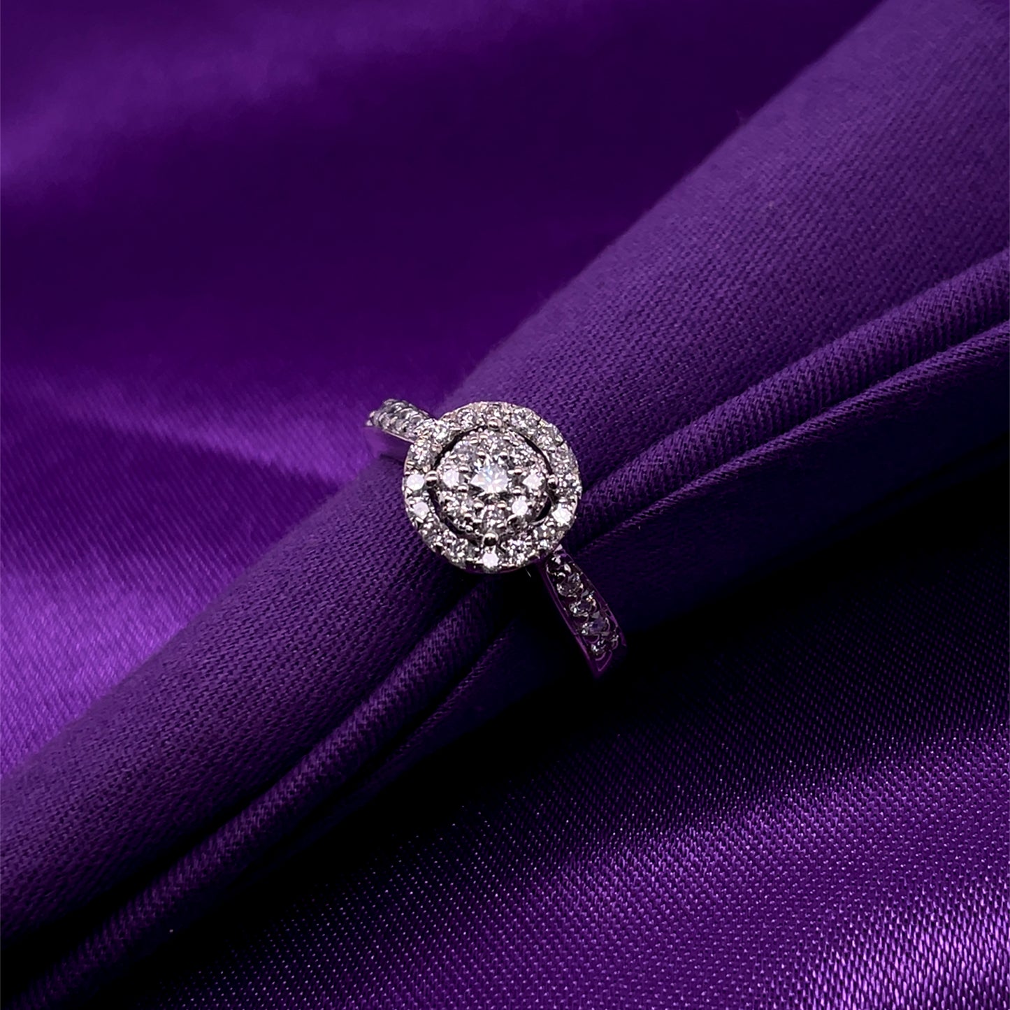 9ct White Gold Diamond 0.50ct Halo Ring Z066
