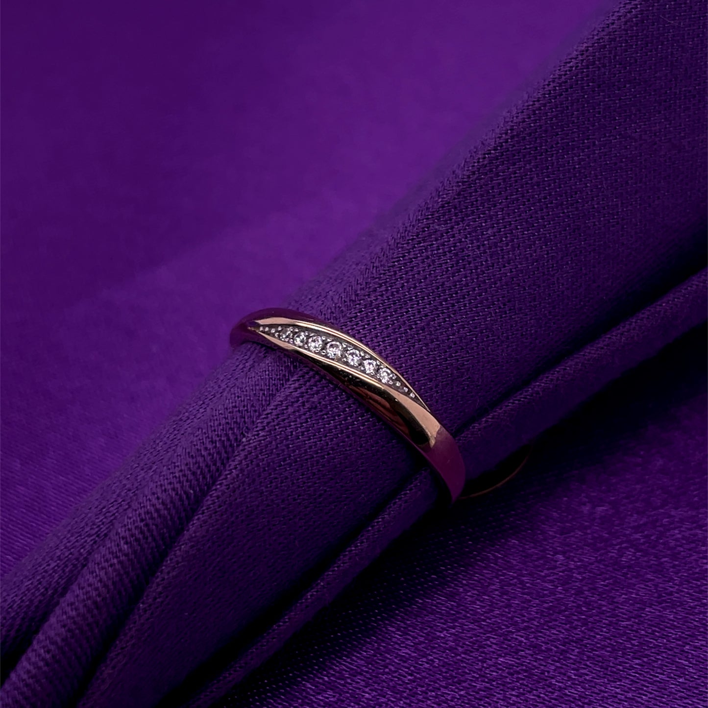 9ct Gold CZ Tapered Ring GRZ382