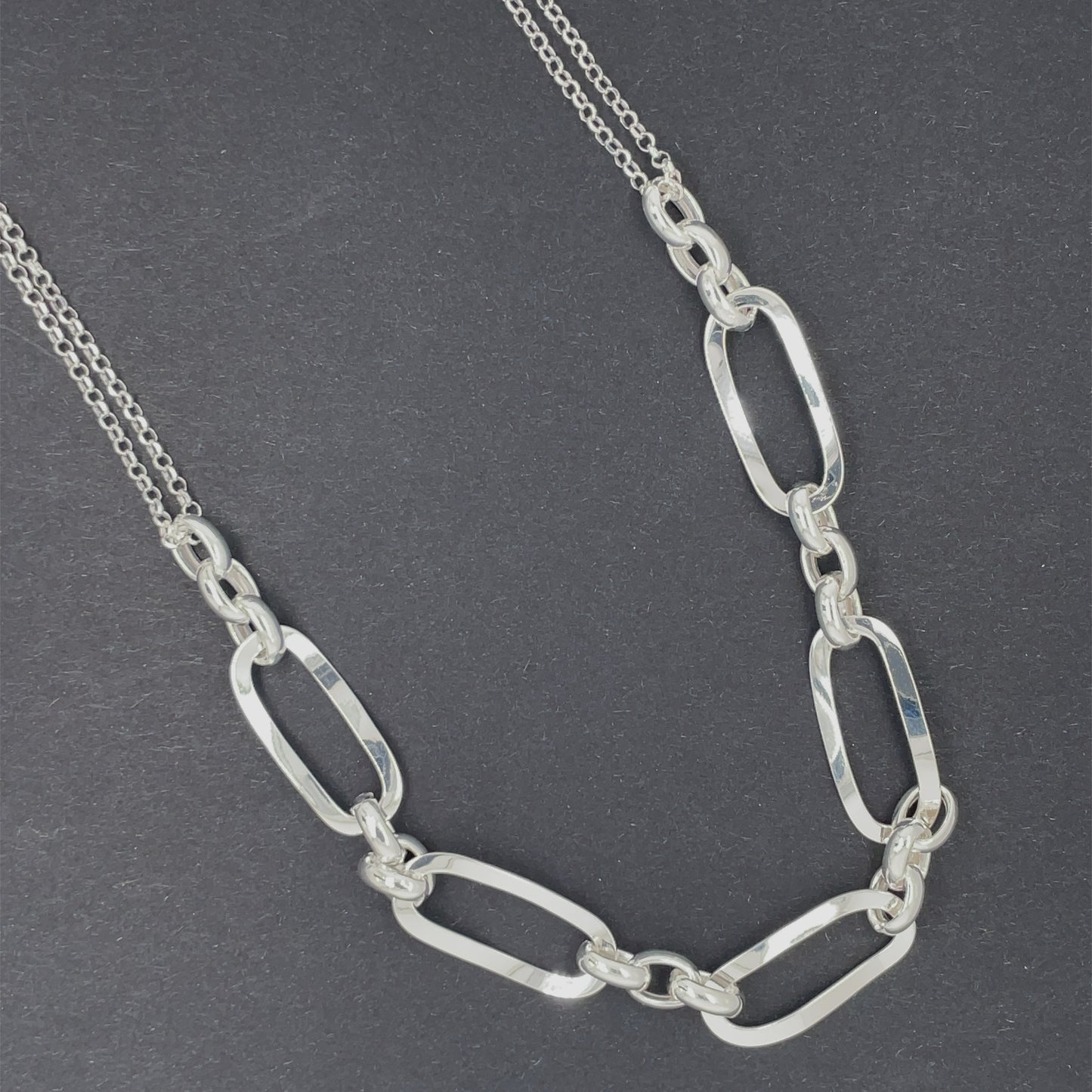 Silver Large Oval Wavy Link Necklet GL1848