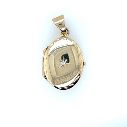 9ct Gold CZ Oval Locket GL056