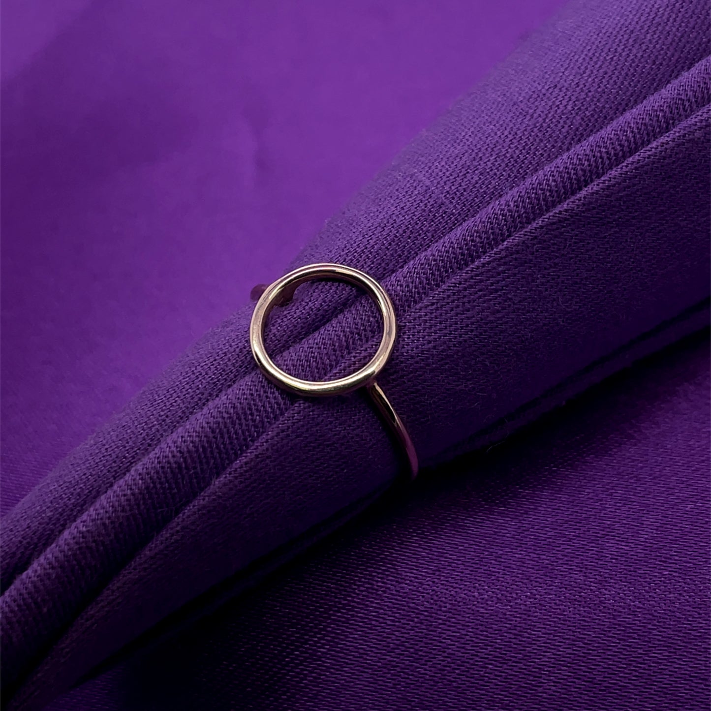 9ct Gold Open Circle Ring GR286 D