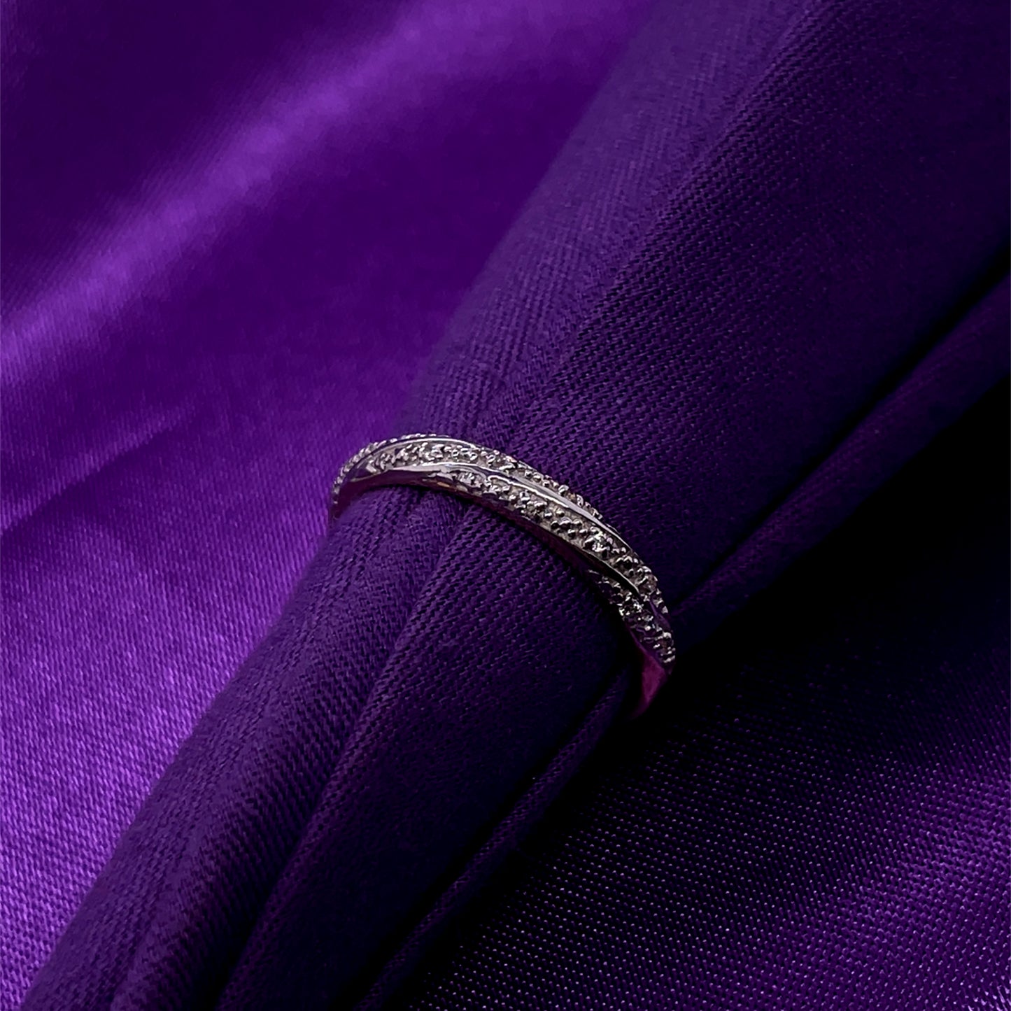 9ct Gold CZ Twisted Band GRA088
