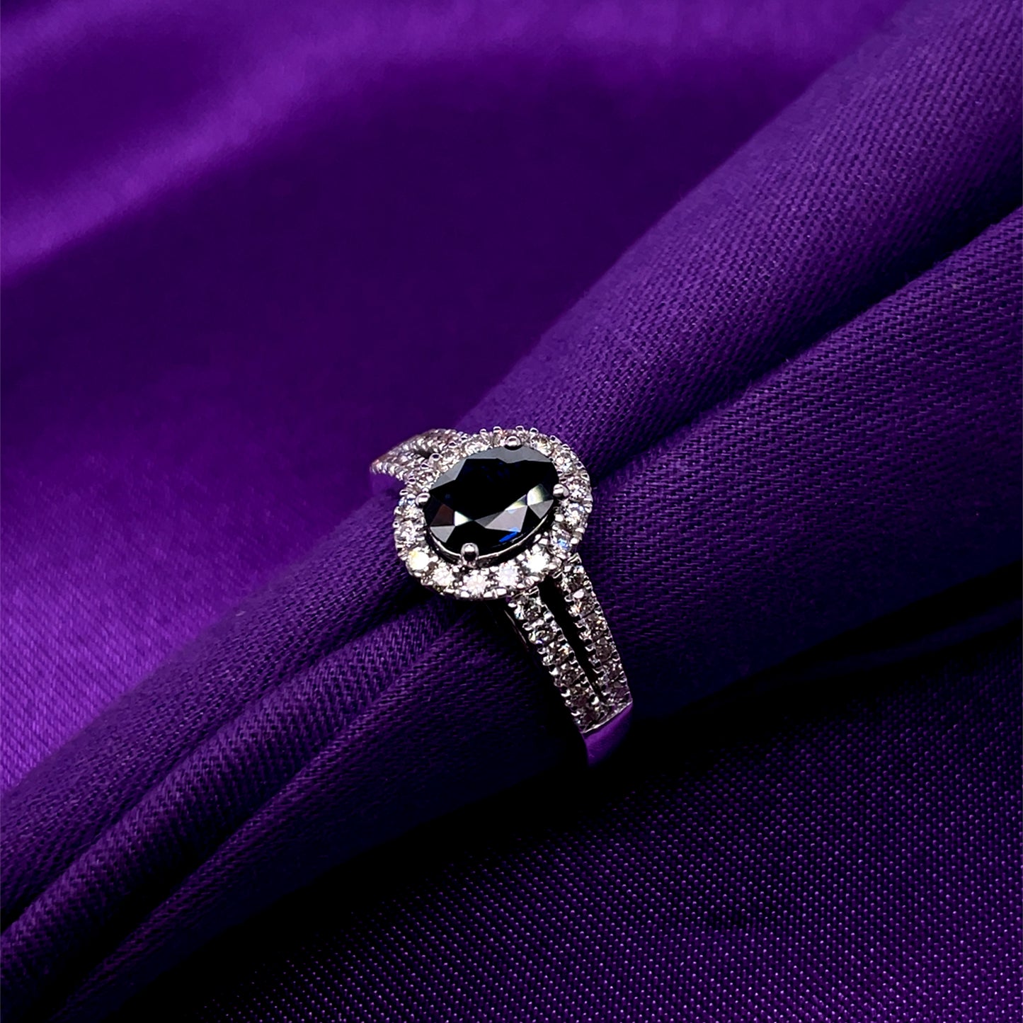 18ct White Gold Natural Sapphire & Diamond Halo Ring GRS252