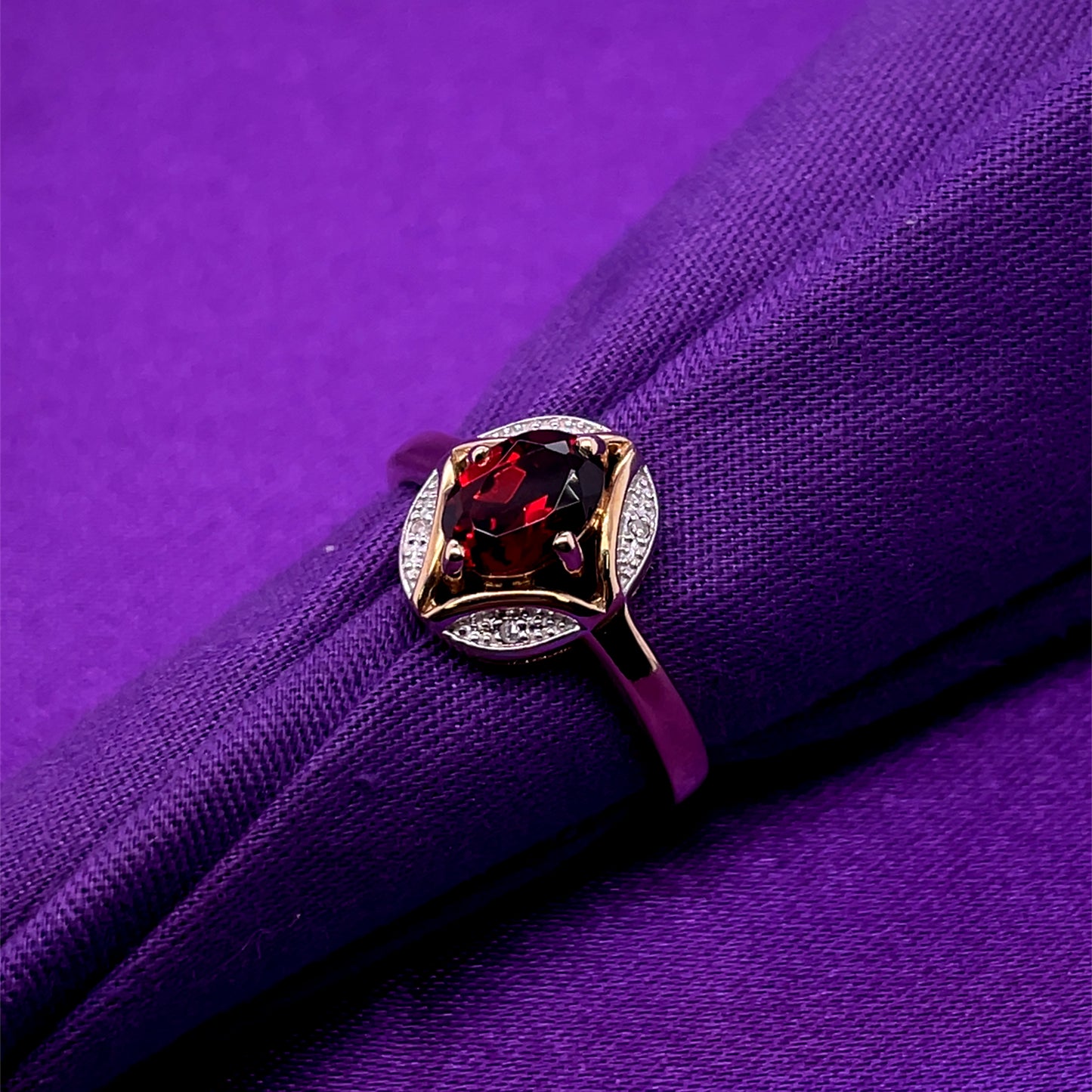 9ct  Gold Garnet & Diamond Ring GRX178