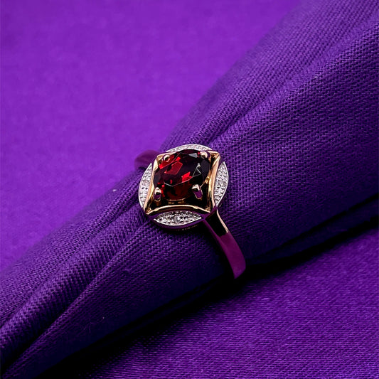 9ct  Gold Garnet & Diamond Ring GRX178