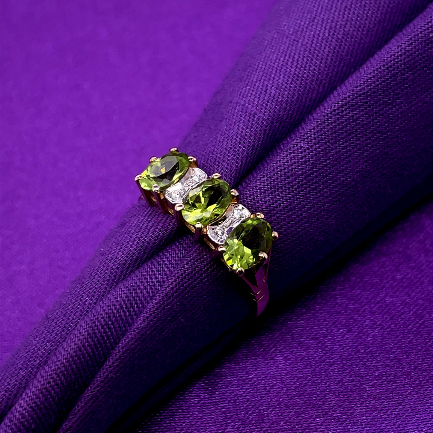 9ct Gold Peridot & Diamond  Trilogy Ring GRX195
