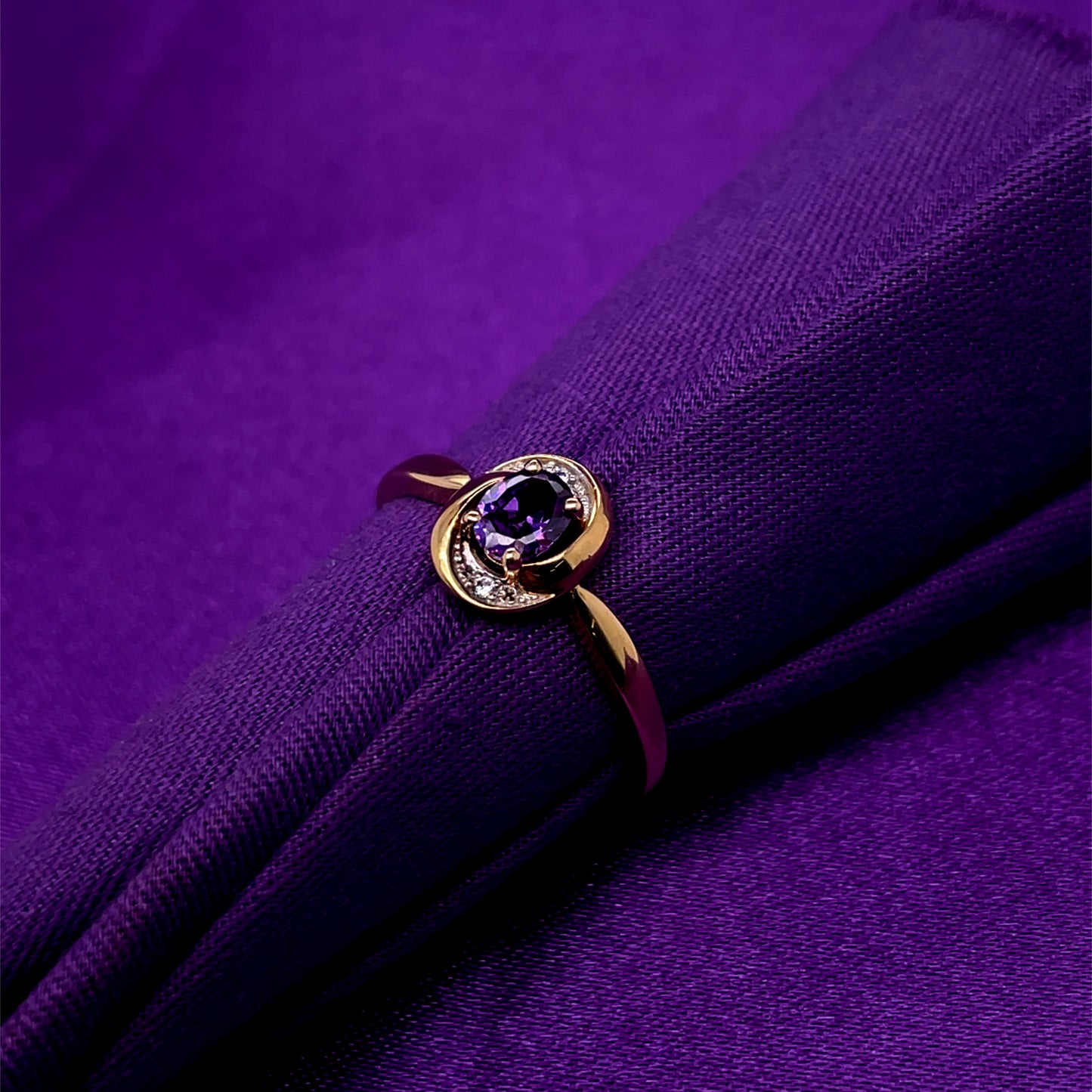 9ct Gold Amethyst & Diamond Swirl Ring GRX204