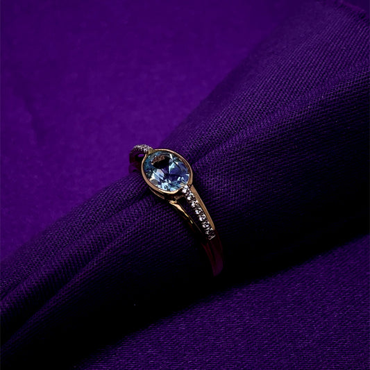 9ct Gold Blue Topaz CZ Ring GRX237