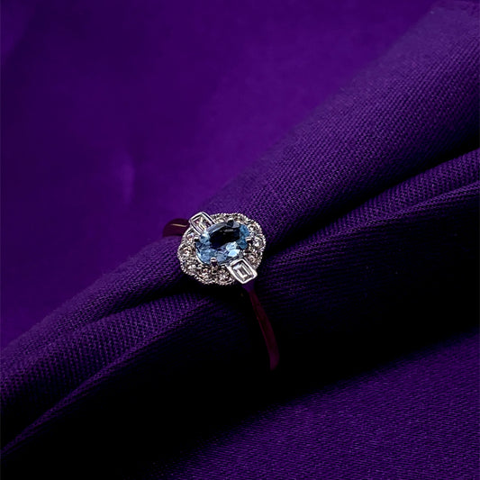 9ct Gold Aquamarine & Diamond Oval Vintage Lace Ring GRX247