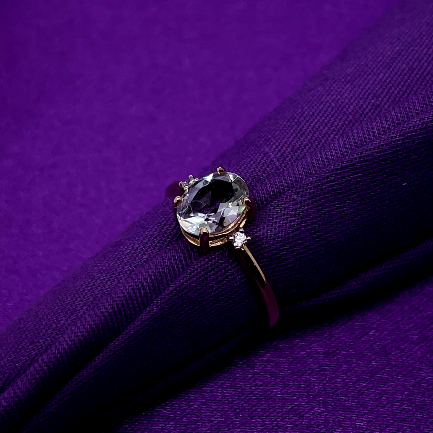 9ct Gold Green Amethyst & CZ Shoulder Ring GRX255