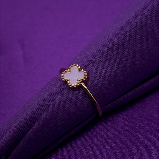 9ct Gold Mother of Pearl Quatrefoil Ring GRX282