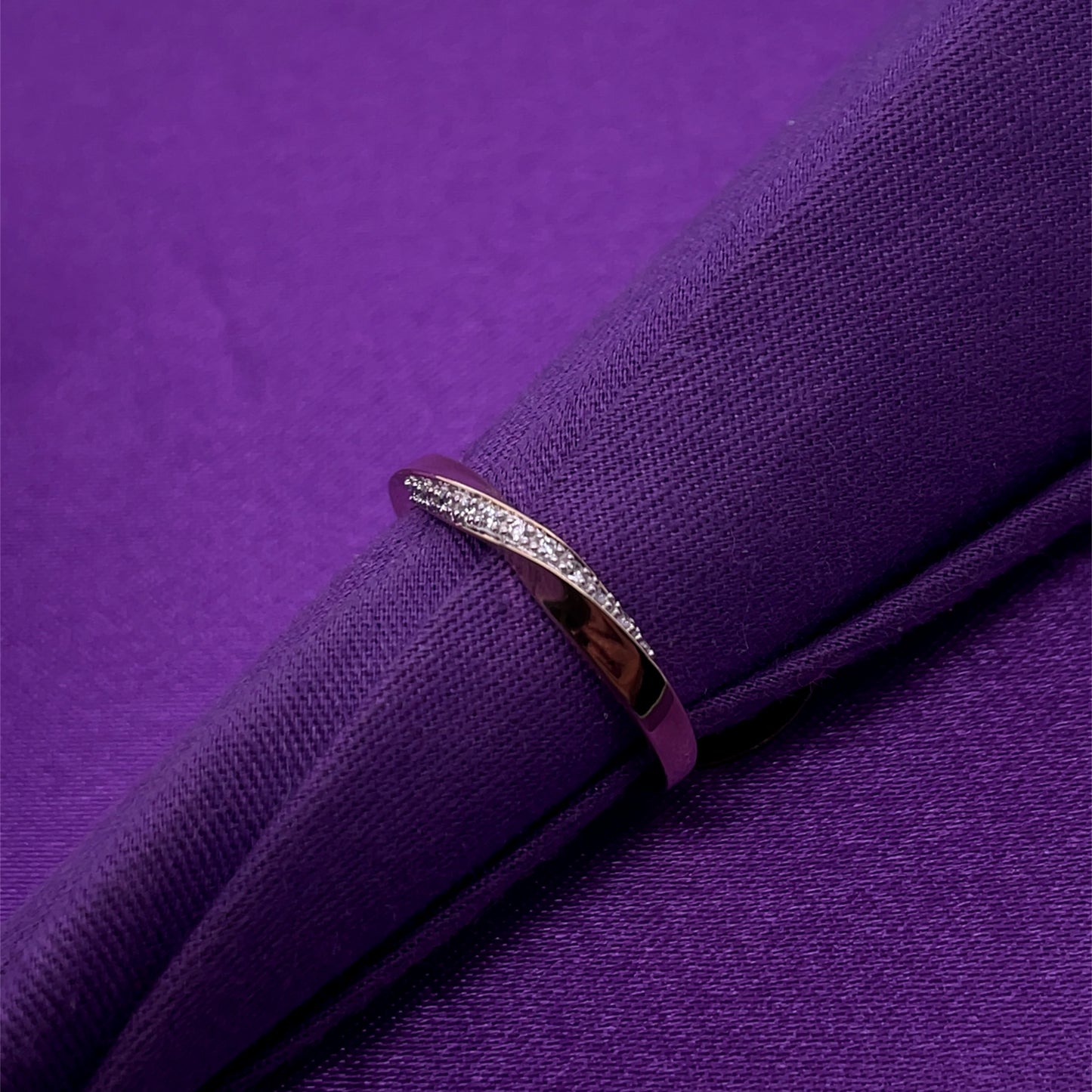 9ct Gold CZ Twisted Band Ring GRZ311