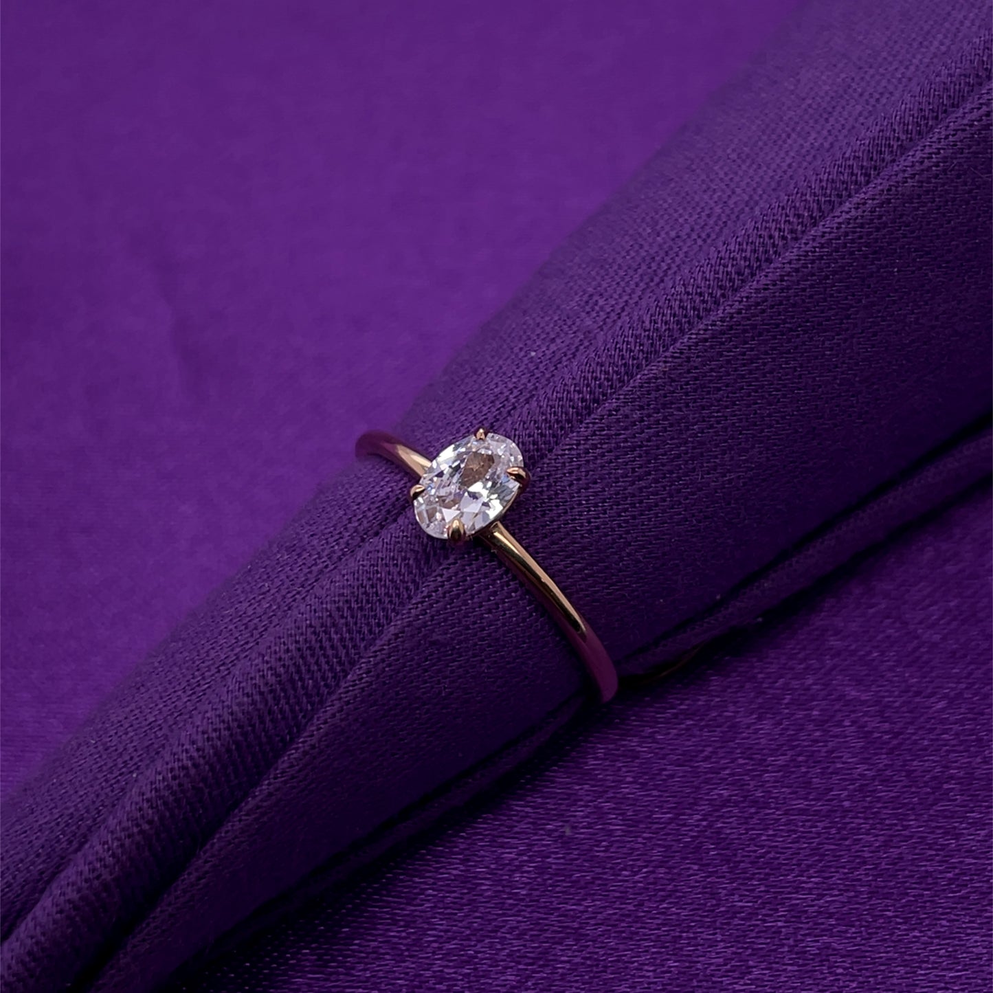 9ct Gold Single Oval Cz Ring GRZ365