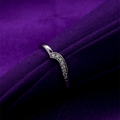 9ct White Gold Diamond Shaped Wedding Band GW187