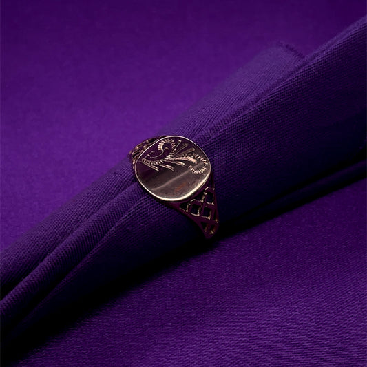 Heirloom 9ct Gold Cushion Signet Ring HR12